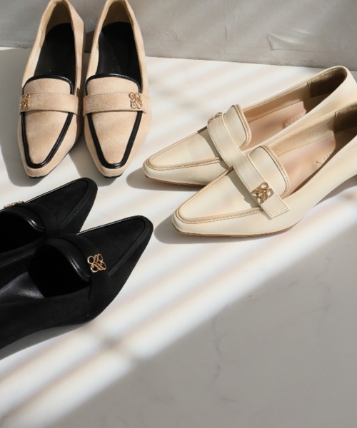 VIVIAN（ヴィヴィアン）の「履きごこちやみつき感激 スクエアトゥモノグラム5cmプレートヒールローファーパンプス（パンプス・レディース・ストーン/ブラック系その他3/ナチュラル・24/23.5/23/22.5/24.5）」の4枚目の写真