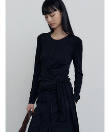MAKE A TOAST（メイクアトースト）の「Henley Neck Wrap T-Shirt Black MBEFTO007BK（Tシャツ/カットソー）」
