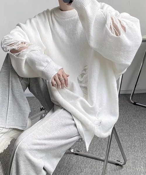 B.I.D.（ビーアイディー）の「《Bz》オーバーサイズダメージプルオーバーニット（ニット/セーター・レディース・ブラック/ホワイト・FREE）」の2枚目の写真