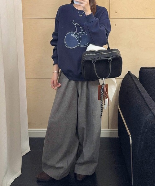 SHOUYO(ショウヨウ)の「大きめチェリープリント×ゆるスウェット(スウェット・レディース・ネイビー/グレー・M)」の8枚目の写真