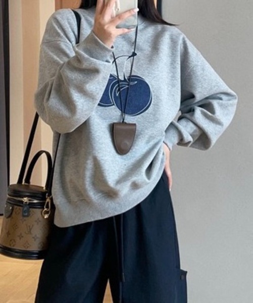 SHOUYO(ショウヨウ)の「大きめチェリープリント×ゆるスウェット(スウェット・レディース・ネイビー/グレー・M)」の19枚目の写真