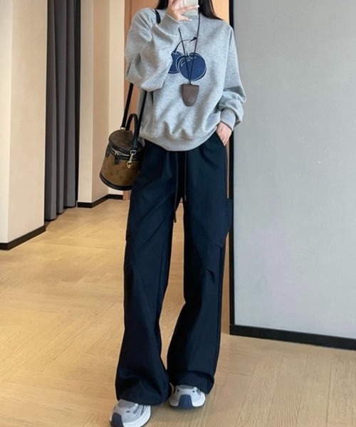 SHOUYO(ショウヨウ)の「大きめチェリープリント×ゆるスウェット(スウェット・レディース・ネイビー/グレー・M)」の17枚目の写真