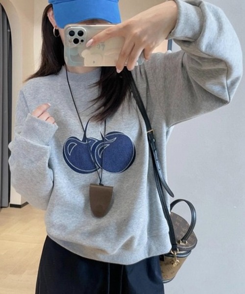 SHOUYO(ショウヨウ)の「大きめチェリープリント×ゆるスウェット(スウェット・レディース・ネイビー/グレー・M)」の12枚目の写真