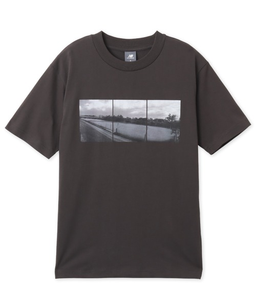 NEW BALANCE(ニューバランス)の「New Balance Shohei Signature Photo SS T-Shirt 1 Mens / ニューバランス オオタニ ショウヘイ シグネチャーフォトショートスリーブ Tシャツ1(Tシャツ/カットソー・メンズ・ブラック系その他・M/L/XL)」の1枚目の写真