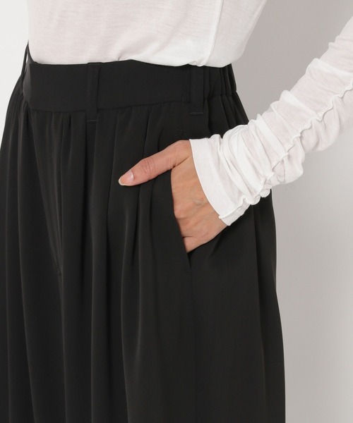 HEREIAM（ヘレイアム）の「【HEREIAM】モードな落ち感が魅力。トロミタックパンツ（その他パンツ・レディース・ブラック/ダークネイビー・SMALL/MEDIUM）」の18枚目の写真