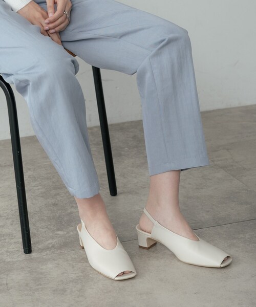 GALLEST（ギャレスト）の「バックストラップパンプス（パンプス・レディース・オフホワイト/ブラック・45/35）」の4枚目の写真