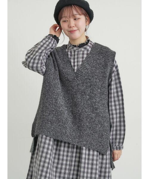 Samansa Mos2（サマンサ モスモス）の「Vネックリブベスト（ベスト・レディース・ベージュ/キナリ/チャコールグレー・F）」の2枚目の写真