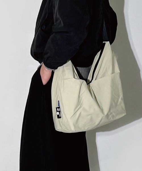 NOVIO(ノービオ)の「ミウバック オリーブベージュ L ショルダーバッグ&クロスバッグ(メッセンジャーバッグ・メンズ・その他・FREE)」の1枚目の写真