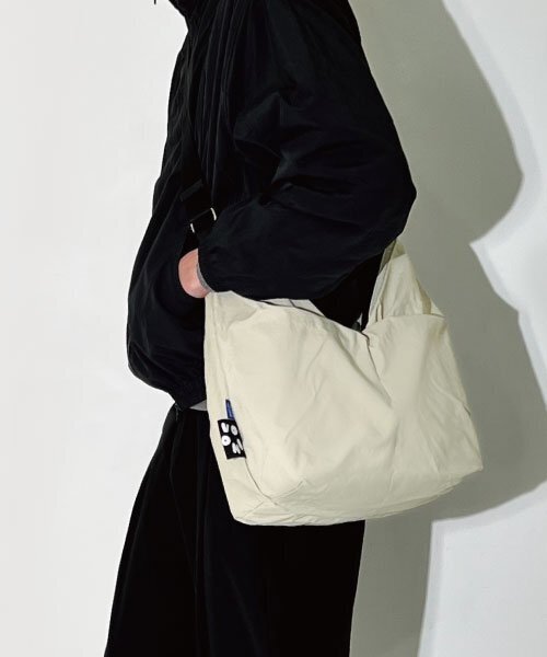NOVIO(ノービオ)の「ミウバック オリーブベージュ L ショルダーバッグ&クロスバッグ(メッセンジャーバッグ・メンズ・その他・FREE)」の2枚目の写真