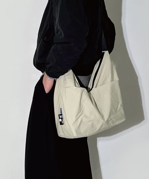 NOVIO(ノービオ)の「ミウバック オリーブベージュ L ショルダーバッグ&クロスバッグ(メッセンジャーバッグ・メンズ・その他・FREE)」の5枚目の写真