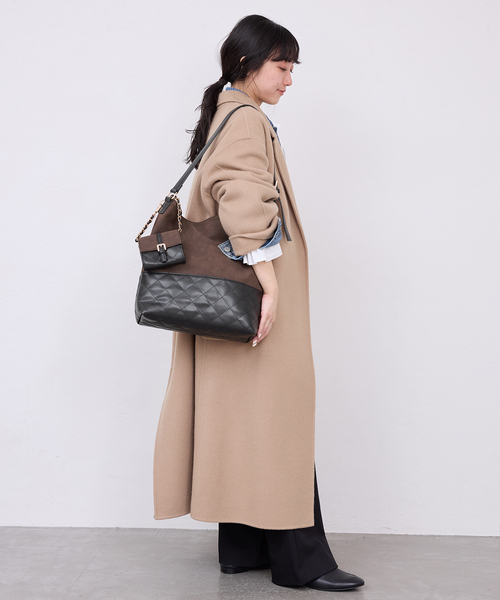 SLOBE IENA(スローブイエナ)の「SLOBE IENA ポーチ付きキルティングバッグ(ショルダーバッグ・レディース・ベージュ/ブラウン・FREE)」の4枚目の写真