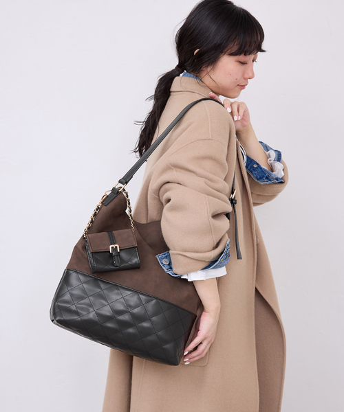 SLOBE IENA(スローブイエナ)の「SLOBE IENA ポーチ付きキルティングバッグ(ショルダーバッグ・レディース・ベージュ/ブラウン・FREE)」の5枚目の写真