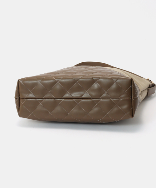 SLOBE IENA(スローブイエナ)の「SLOBE IENA ポーチ付きキルティングバッグ(ショルダーバッグ・レディース・ベージュ/ブラウン・FREE)」の12枚目の写真