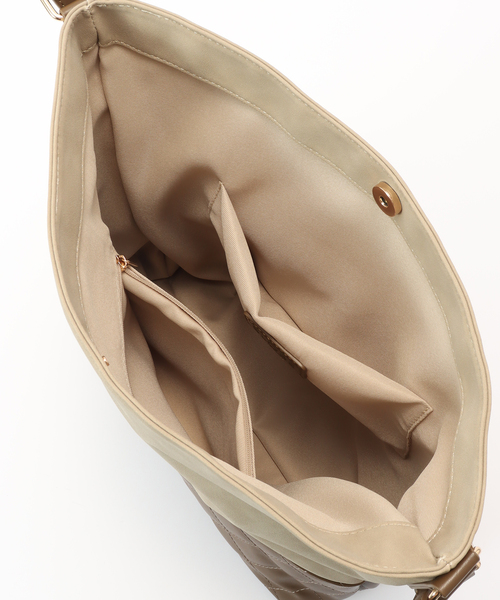 SLOBE IENA(スローブイエナ)の「SLOBE IENA ポーチ付きキルティングバッグ(ショルダーバッグ・レディース・ベージュ/ブラウン・FREE)」の13枚目の写真