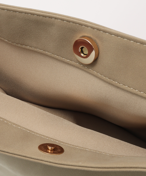 SLOBE IENA(スローブイエナ)の「SLOBE IENA ポーチ付きキルティングバッグ(ショルダーバッグ・レディース・ベージュ/ブラウン・FREE)」の15枚目の写真