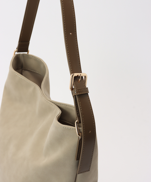 SLOBE IENA(スローブイエナ)の「SLOBE IENA ポーチ付きキルティングバッグ(ショルダーバッグ・レディース・ベージュ/ブラウン・FREE)」の16枚目の写真