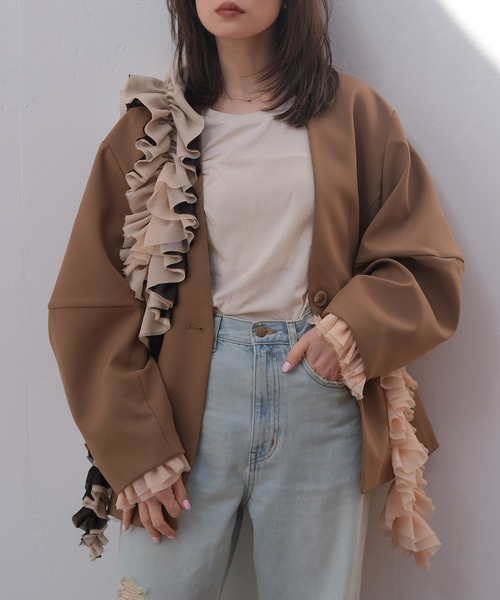 AKTE（アクテ）の「コクーンスリーブデザインジャケット（ノーカラージャケット・レディース・ブラック/キャメル・1/2）」の2枚目の写真