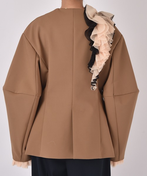AKTE（アクテ）の「コクーンスリーブデザインジャケット（ノーカラージャケット・レディース・ブラック/キャメル・1/2）」の9枚目の写真