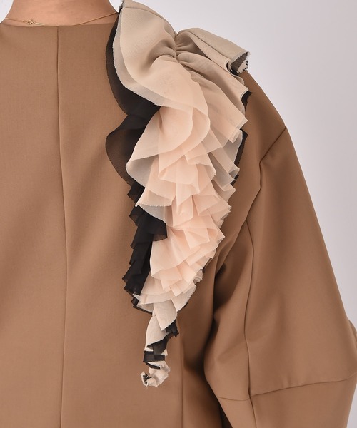 AKTE（アクテ）の「コクーンスリーブデザインジャケット（ノーカラージャケット・レディース・ブラック/キャメル・1/2）」の12枚目の写真