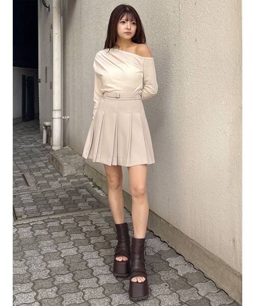 MURUA（ムルーア）の「ドレープワンショルトップス（Tシャツ/カットソー・レディース・ホワイト/ブラック/モカ・FREE）」の5枚目の写真