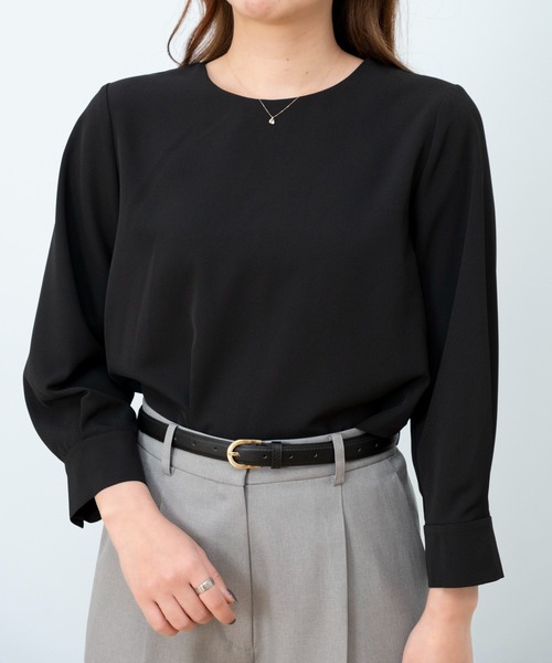 STRAWBERRY-FIELDS（ストロベリーフィールズ）の「マルチツイル_ラウンドネックブラウス（ビジネスシャツ・レディース・ブラック/オフホワイト/ネイビー・2）」の2枚目の写真