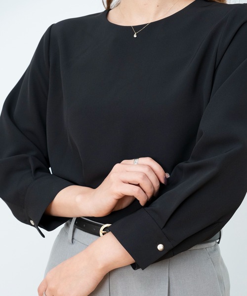 STRAWBERRY-FIELDS（ストロベリーフィールズ）の「マルチツイル_ラウンドネックブラウス（ビジネスシャツ・レディース・ブラック/オフホワイト/ネイビー・2）」の6枚目の写真