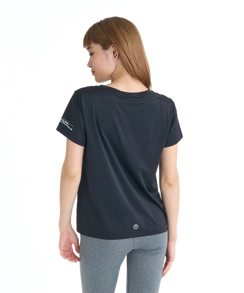 ROXY(ロキシー)の「ROXY ウィメンズ FITNESS FLOW MODE Tシャツ 【2026年春夏モデル】/ロキシーUVカット速乾ワンポイントロゴ半袖Tシャツ(Tシャツ/カットソー・レディース・ブラック/グレー/ミント/ホワイト・LARGE/MEDIUM)」の5枚目の写真