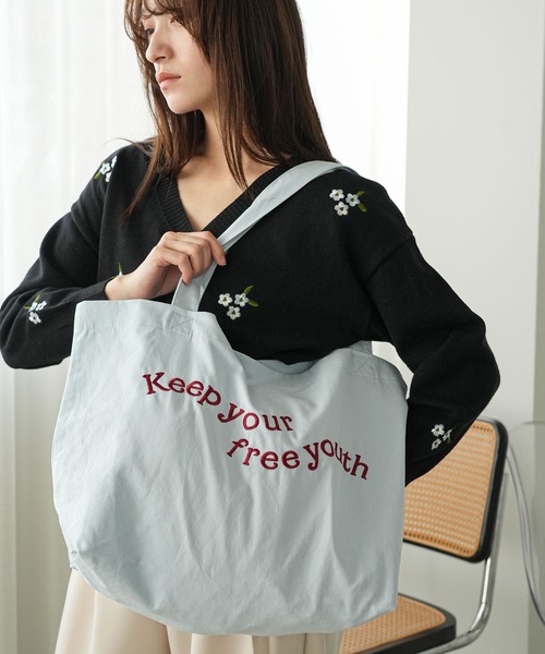 mili an deni(ミリアンデニ)の「刺繍フォントトートバッグ(トートバッグ・レディース・イエロー/ブルー/オフホワイト・F)」の2枚目の写真