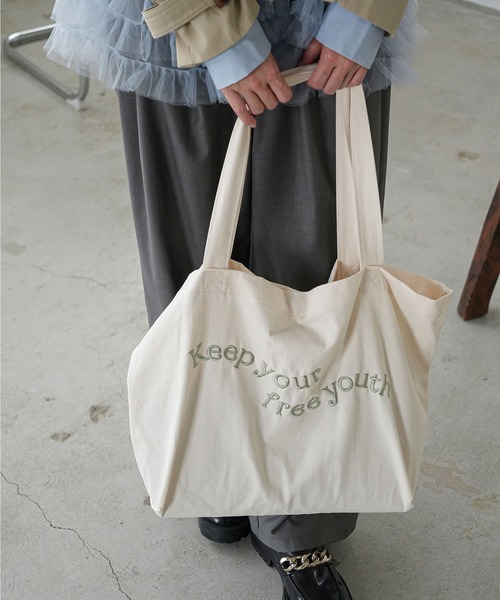 mili an deni(ミリアンデニ)の「刺繍フォントトートバッグ(トートバッグ・レディース・イエロー/ブルー/オフホワイト・F)」の8枚目の写真