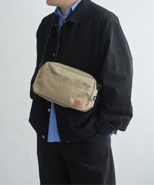ikka(イッカ)の「Dickies ディッキーズ 撥水ショルダーバッグ(ショルダーバッグ・メンズ・ブラック/ベージュ/チャコール・FREE)」の4枚目の写真