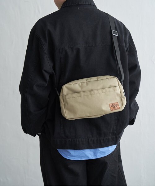ikka(イッカ)の「Dickies ディッキーズ 撥水ショルダーバッグ(ショルダーバッグ・メンズ・ブラック/ベージュ/チャコール・FREE)」の6枚目の写真