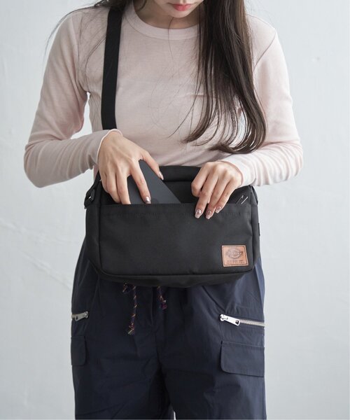 ikka(イッカ)の「Dickies ディッキーズ 撥水ショルダーバッグ(ショルダーバッグ・メンズ・ブラック/ベージュ/チャコール・FREE)」の9枚目の写真
