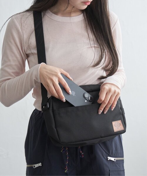 ikka(イッカ)の「Dickies ディッキーズ 撥水ショルダーバッグ(ショルダーバッグ・メンズ・ブラック/ベージュ/チャコール・FREE)」の10枚目の写真