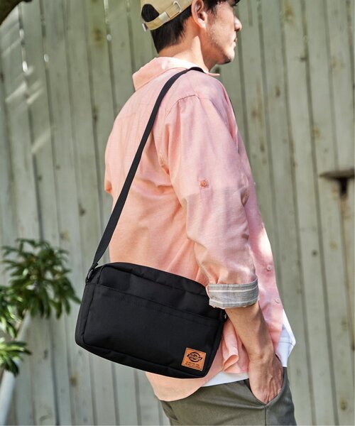 ikka(イッカ)の「Dickies ディッキーズ 撥水ショルダーバッグ(ショルダーバッグ・メンズ・ブラック/ベージュ/チャコール・FREE)」の11枚目の写真