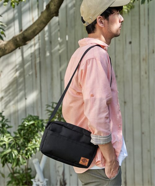 ikka(イッカ)の「Dickies ディッキーズ 撥水ショルダーバッグ(ショルダーバッグ・メンズ・ブラック/ベージュ/チャコール・FREE)」の12枚目の写真