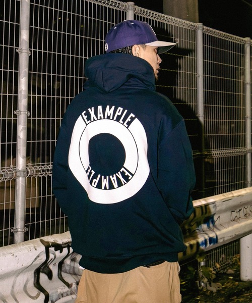 EXAMPLE(エグザンプル)の「EXAMPLE ROUND LOGO HOODIE(パーカー・メンズ・ネイビー/ブラック/アッシュ・XXL/XL/L/M)」の2枚目の写真