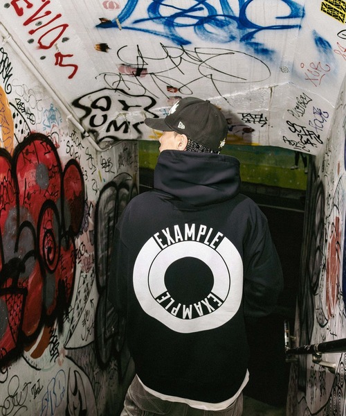 EXAMPLE(エグザンプル)の「EXAMPLE ROUND LOGO HOODIE(パーカー・メンズ・ネイビー/ブラック/アッシュ・XXL/XL/L/M)」の10枚目の写真