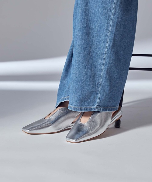 Gready Brilliant（グレディブリリアン）の「エナメルフラットパンプス（パンプス・レディース・シルバー/ブラック・38/37/36）」の8枚目の写真