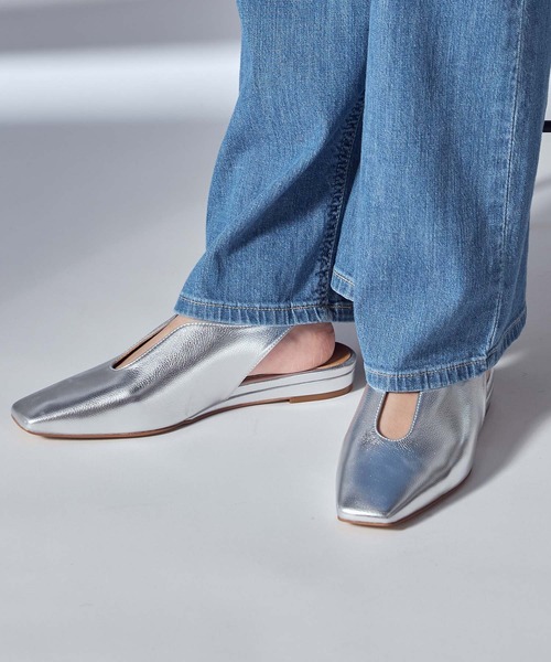 Gready Brilliant（グレディブリリアン）の「エナメルフラットパンプス（パンプス・レディース・シルバー/ブラック・38/37/36）」の9枚目の写真