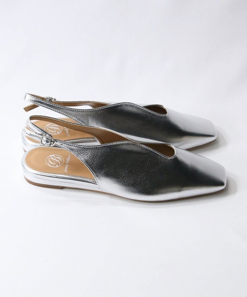 Gready Brilliant（グレディブリリアン）の「エナメルフラットパンプス（パンプス・レディース・シルバー/ブラック・38/37/36）」の13枚目の写真