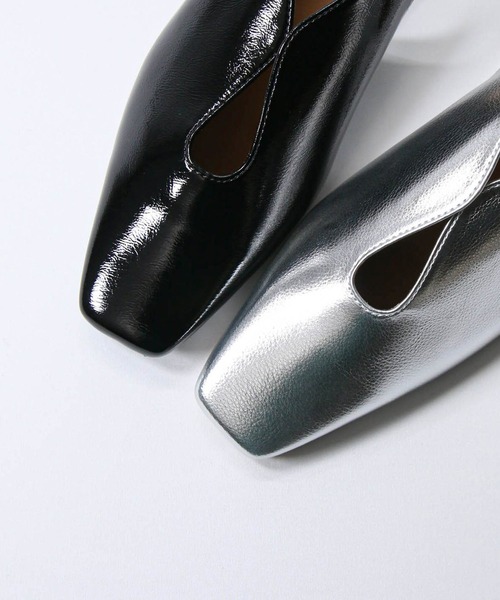Gready Brilliant（グレディブリリアン）の「エナメルフラットパンプス（パンプス・レディース・シルバー/ブラック・38/37/36）」の15枚目の写真