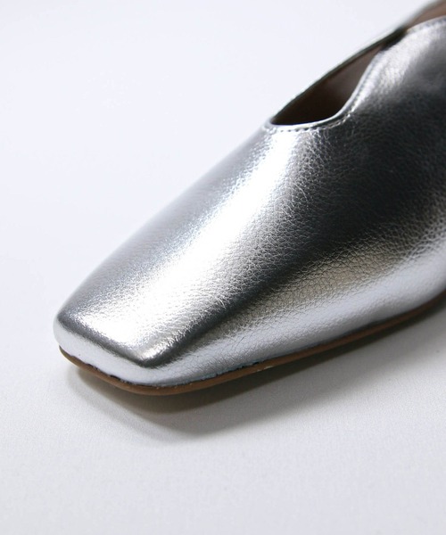 Gready Brilliant（グレディブリリアン）の「エナメルフラットパンプス（パンプス・レディース・シルバー/ブラック・38/37/36）」の20枚目の写真