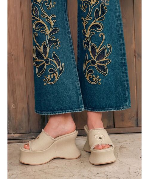 EVRIS(エヴリス)の「厚底フリンジズタッズサンダル(サンダル・レディース・ブラック/ピンク/ベージュ・SMALL/LARGE/MEDIUM)」の11枚目の写真