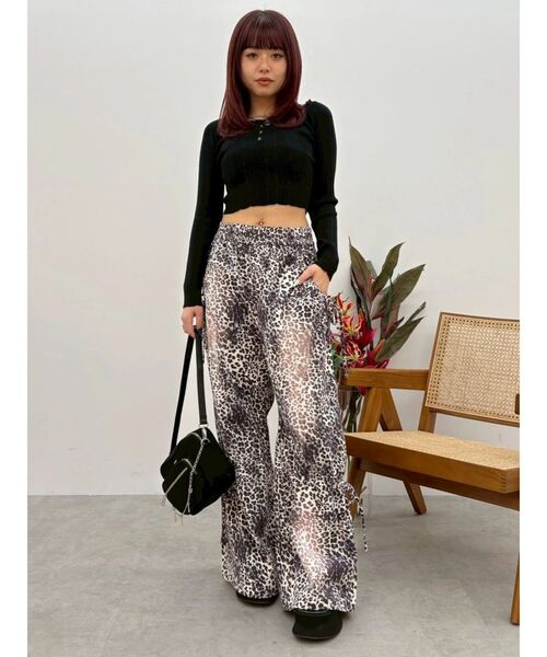 EVRIS(エヴリス)の「厚底フリンジズタッズサンダル(サンダル・レディース・ブラック/ピンク/ベージュ・SMALL/LARGE/MEDIUM)」の18枚目の写真