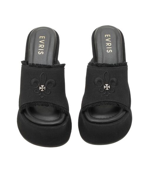 EVRIS(エヴリス)の「厚底フリンジズタッズサンダル(サンダル・レディース・ブラック/ピンク/ベージュ・SMALL/LARGE/MEDIUM)」の22枚目の写真