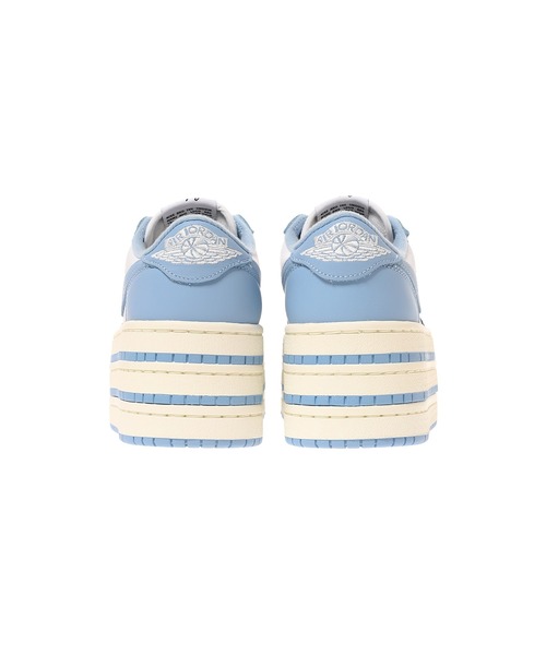 JORDAN BRAND(ジョーダンブランド)の「WMNS AIR JORDAN 1 TRIPLE STACK HV8288-402(スニーカー・レディース・ライトブルー・24.5cm/24cm/23.5cm/23cm/25cm)」の4枚目の写真