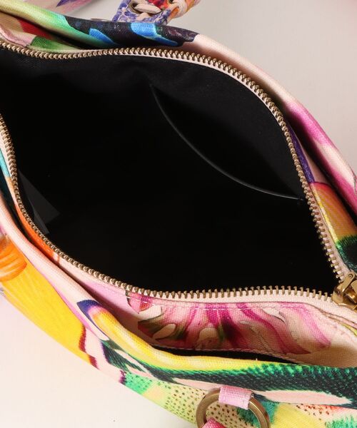 Desigual（デシグアル）の「Desigual × Christian Lacroix｜マルチカラープリントミディアムショルダーバッグ（ショルダーバッグ・レディース・レッド・FREE）」の3枚目の写真