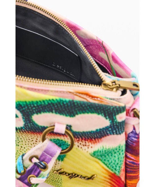 Desigual（デシグアル）の「Desigual × Christian Lacroix｜マルチカラープリントミディアムショルダーバッグ（ショルダーバッグ・レディース・レッド・FREE）」の6枚目の写真