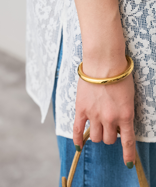 Spick & Span（スピックアンドスパン）の「AEC PARIS / エーイーシー 別注バングル*（ブレスレット・レディース・ゴールド・FREE）」の2枚目の写真