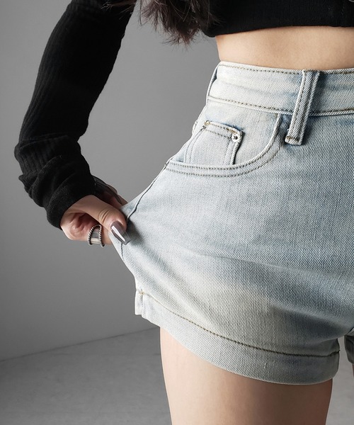 me+em select(ミームセレクト)の「【 2color /3size 】ハイウエストストレッチデニムタイトショートパンツ / high wast stretch denim tight short pants(デニムパンツ・レディース・ブルー/ブラック・MEDIUM/SMALL/LARGE)」の4枚目の写真